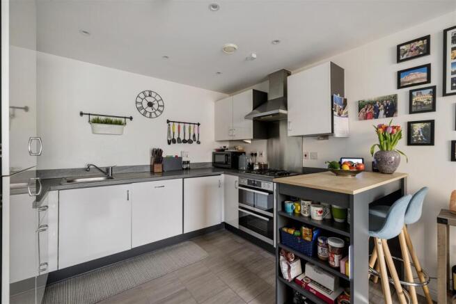 Chigwell Road, E18