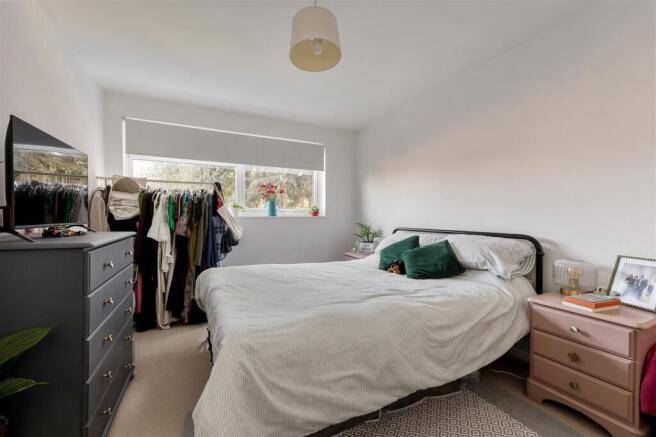 Lynwood Close, E18