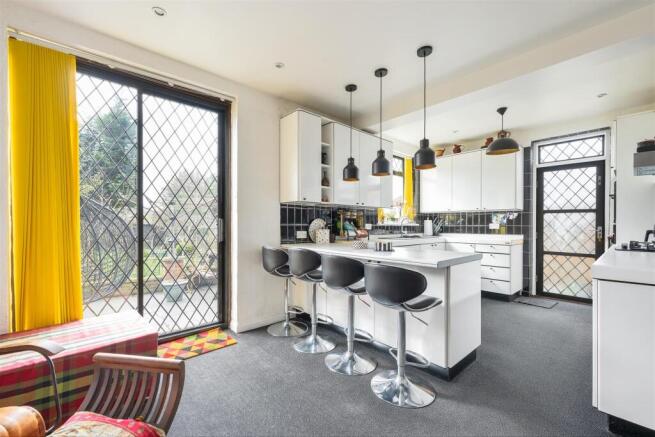 Heatherley Drive, IG5
