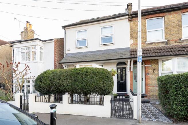 Gordon Road E18
