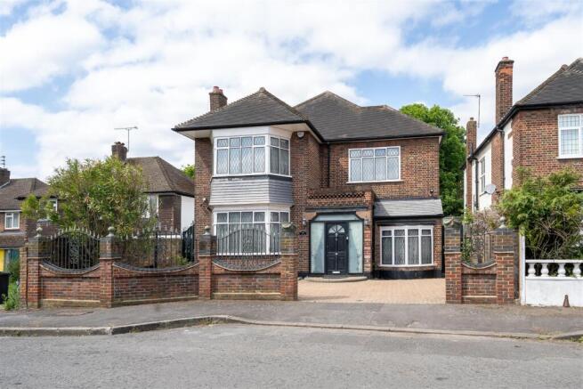 Hermitage Close, E18