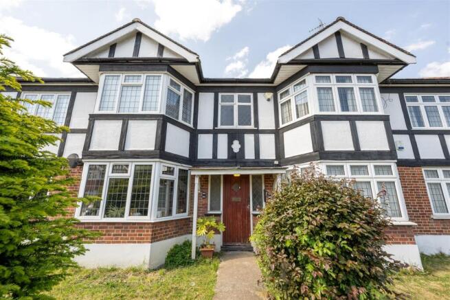 Onslow Gardens, E18