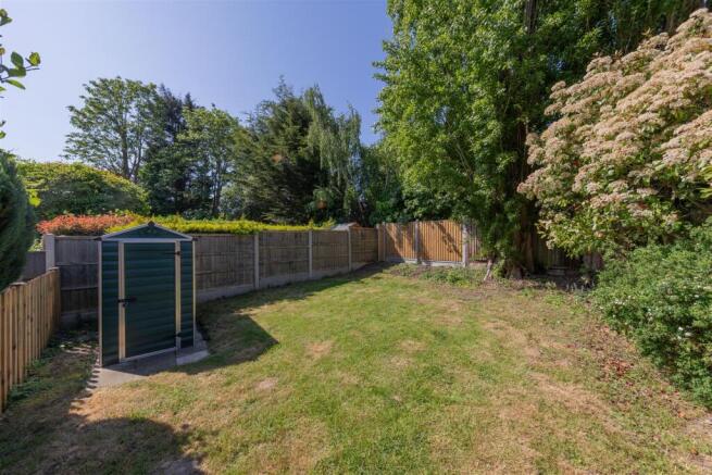 Onslow Gardens, E18