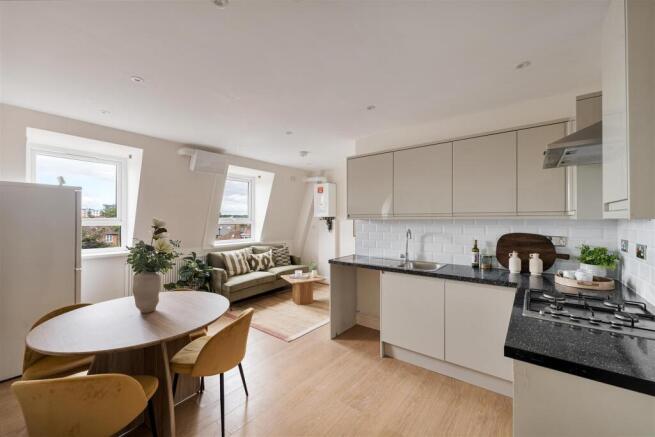 Eastwood close E18