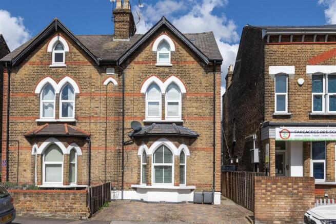 Chelmsford Road, E18