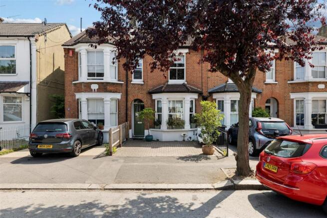 Carnarvon Road, E18