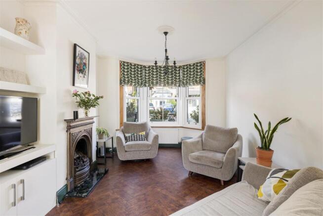 Carnarvon Road, E18