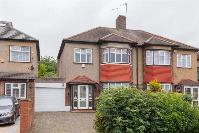 South View Drive, E18