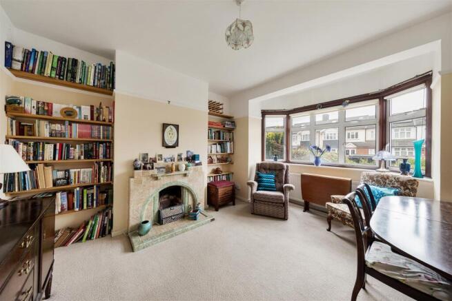 South View Drive, E18