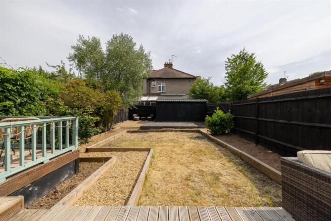 Chigwell Road, E18