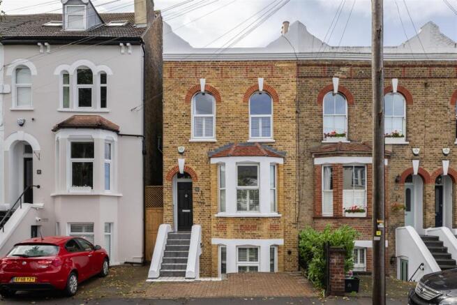 Stanley Road, E18