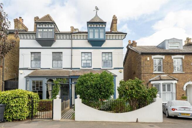 Derby Road, E18