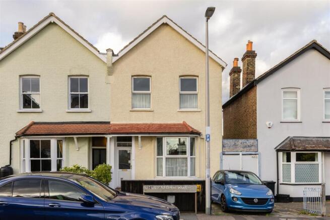 Chelmsford Road, E18