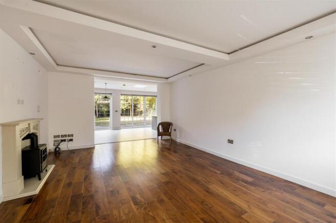 Hermitage Close, E18