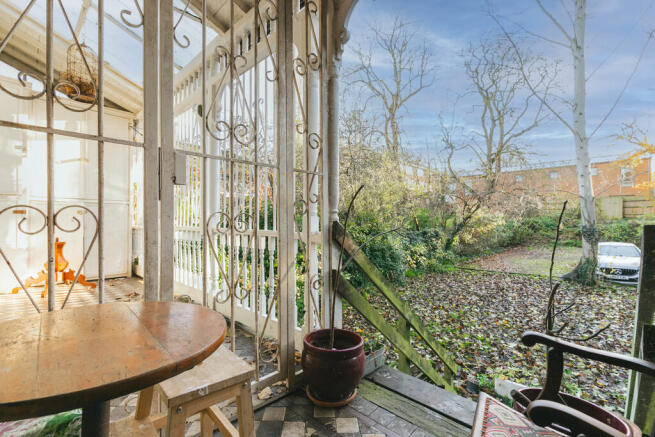 Flat 5, 8a Harold...