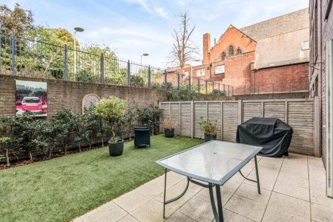 Flat 1 372 Brixton Road Ph8.jpg