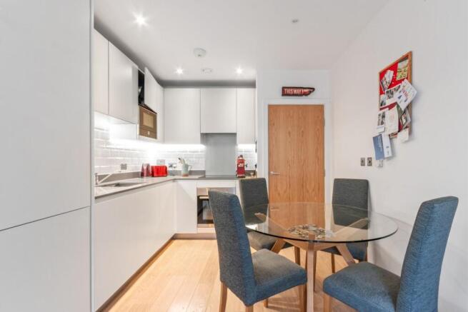 Flat 1 372 Brixton Road Ph3.jpg