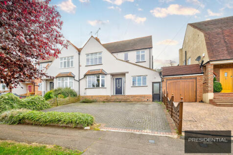 Dukes Avenue, Theydon Bois, CM16