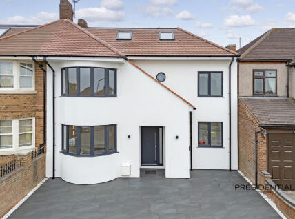 Strafford Avenue, Clayhall, IG5