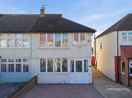 Oakwood Hill, Loughton, IG10