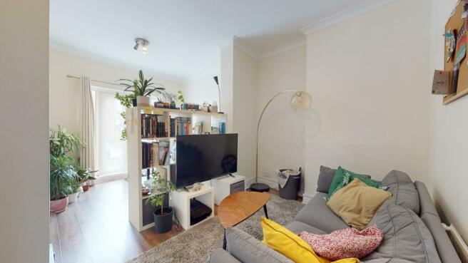 Flat A, 6 Blackstock Road, Finsbury Park, London N4 2DL