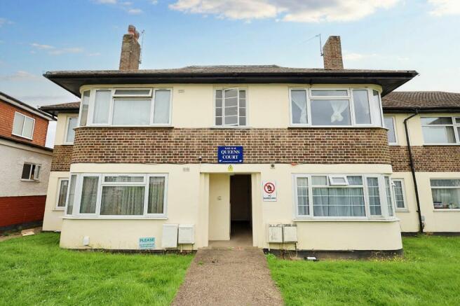 First Floor Maisonette, 17 Queens Court, Kenton Lane, Harrow, HA3 8RN