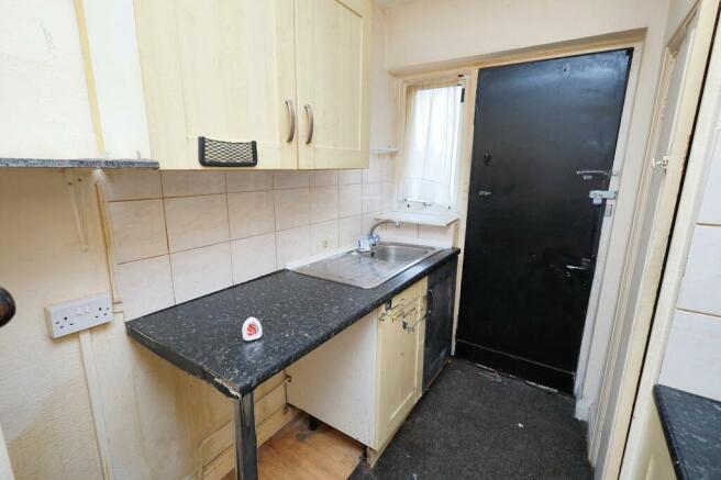 First Floor Maisonette, 17 Queens Court, Kenton Lane, Harrow, HA3 8RN