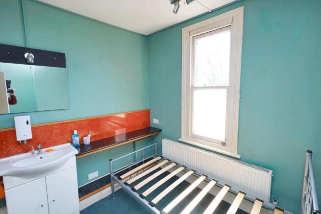 3 Spencer Avenue, Bowes Park, London N13 4TS