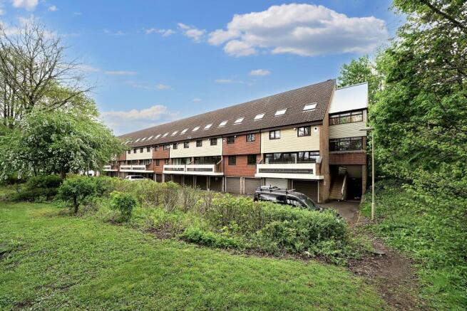 Flat 35 Atholl Court & Garage, Kingsway Gardens, Andover, SP10 4BB