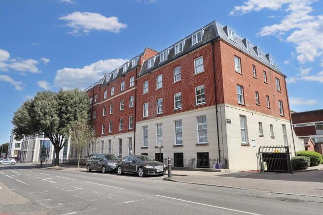 36 Flagstaff Court, Canterbury, Kent CT1 3HA