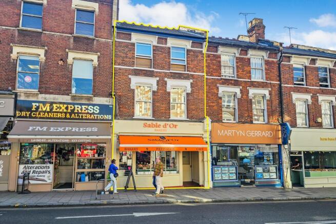 43 Crouch End Broadway, London N8 8DT