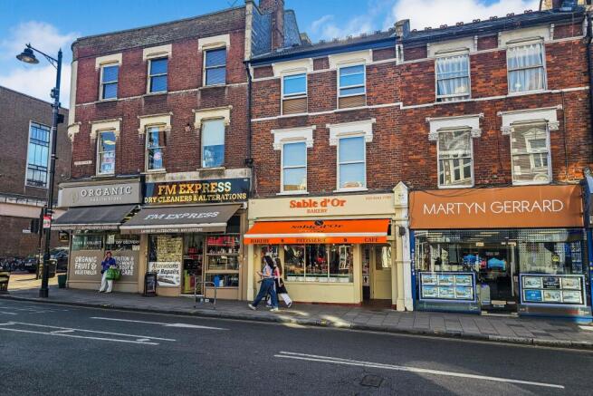 43 Crouch End Broadway, London N8 8DT