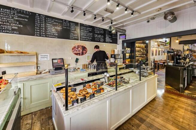 43 Crouch End Broadway, London N8 8DT