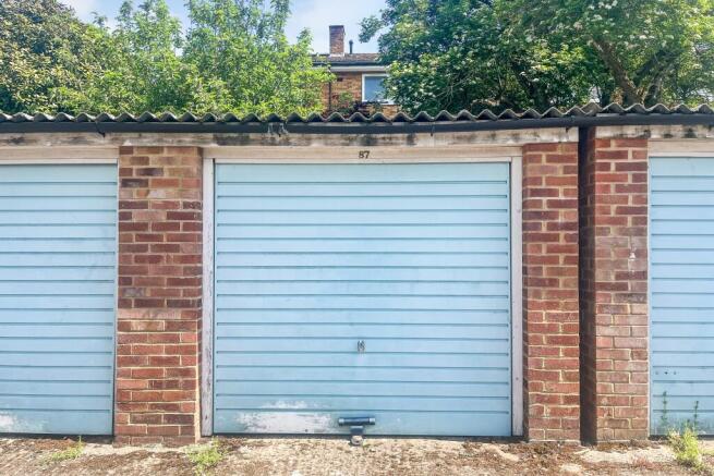 Garage 87 Mariner Gardens, Richmond upon Thames, Richmond, TW10 7UU