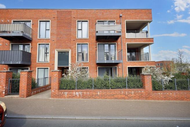 8 Suffield Lodge, Suffield Hill, High Wycombe, Buckinghamshire, HP11 2FR