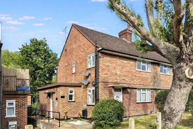 Flat A, 45 Goldings Crescent, Basildon, Essex, SS16 4RX