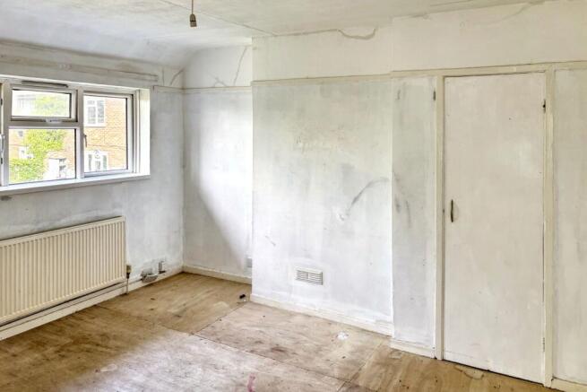 Flat A, 45 Goldings Crescent, Basildon, Essex, SS16 4RX