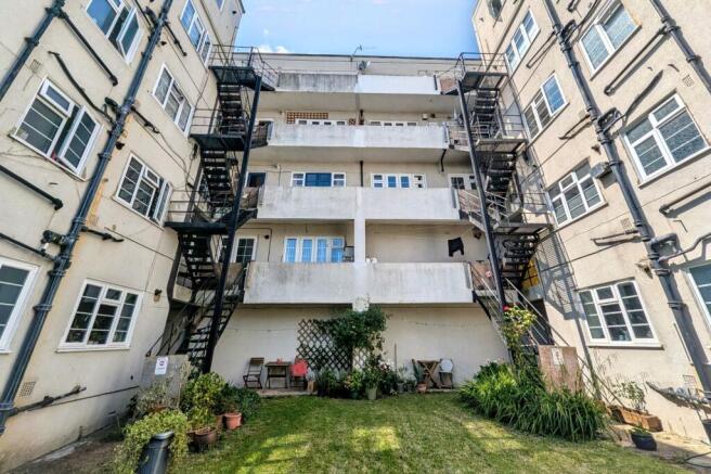 12a Cintra Court, Patterson Road, London SE19 2LB