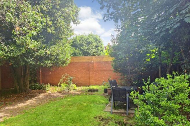 2 Walton Court & Garage, Sheen Park, Richmond, TW9 1UL