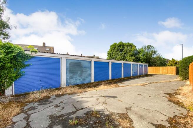 Garages at Albermarle Avenue, Cheshunt, Waltham Cross, Enfield EN8 0EY