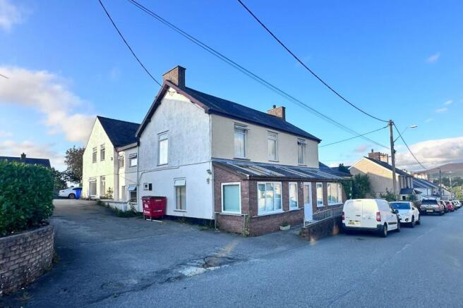 Y Foelas, Station Road, Llanrug, Caernarfon LL55 4BE