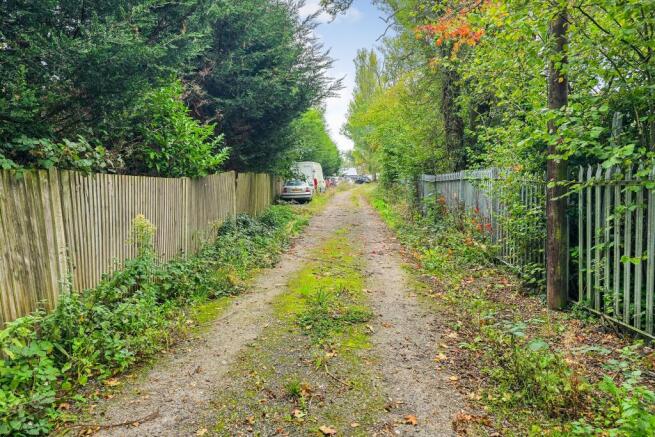 Fernlea Farm, Golf Road, Kenley, CR8 5ES