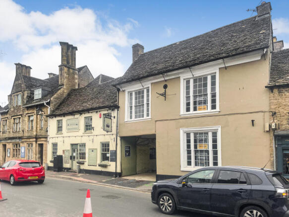 The Crown Inn, High Street, Lechlade GL7 3AE