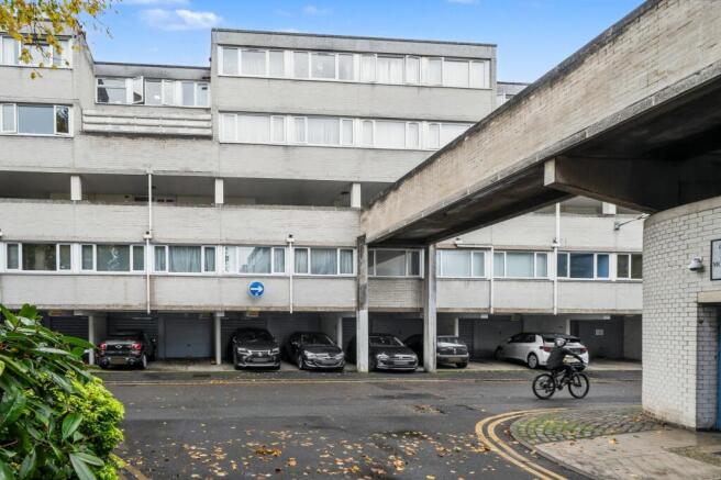 Flat 79 Mountbatten Square, Ward Royal, Windsor, SL4 1SZ