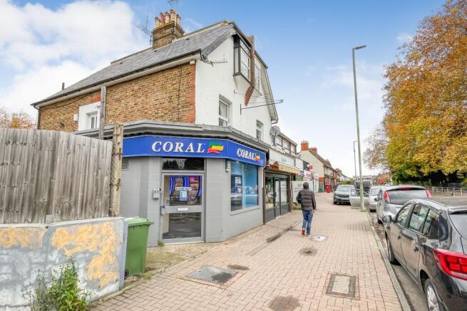 203 Kingston Road, Leatherhead, Surrey KT22 7BP