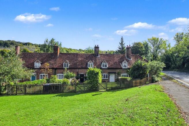 2 The Green, Bisham, Marlow SL7 1RY