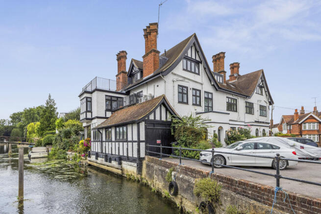 Flat 3, Three Gables, Mill Road, Marlow, Buckinghamshire, SL7 1QB