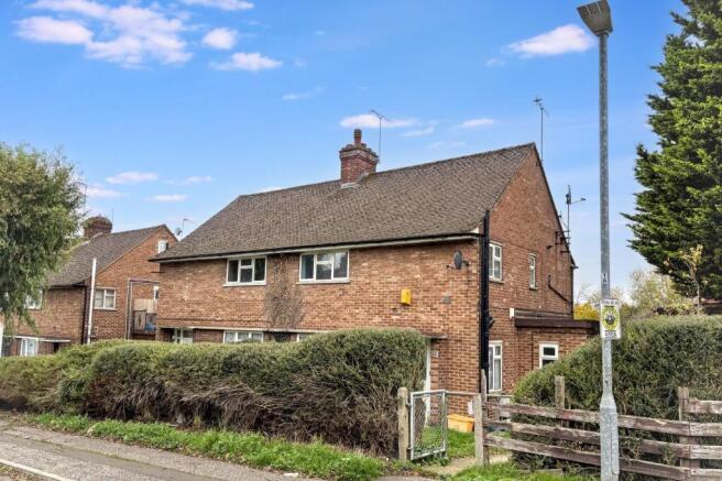 Flat A, 47 Goldings Crescent, Basildon, Essex, SS16 4RX