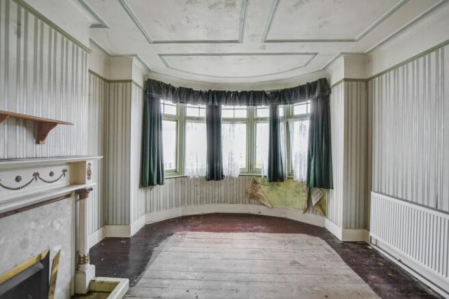 96 Grenoble Gardens, London, N13 6JH