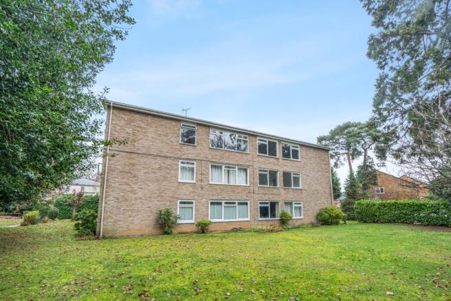 9 Coniston Court, Hanger Hill, Weybridge, KT13 9YR